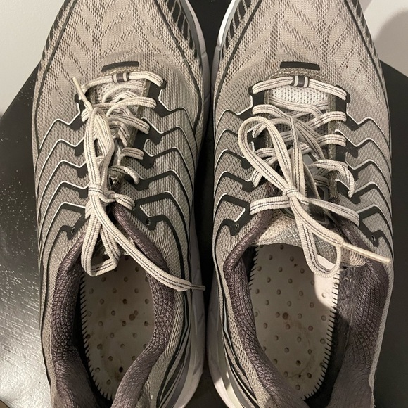 Hoka One One Gray Athletic Shoes men’s size 10.5 - Picture 5 of 6